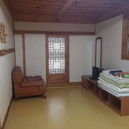 Gangneung Wangsangoal Hanok Pension Екстериор снимка