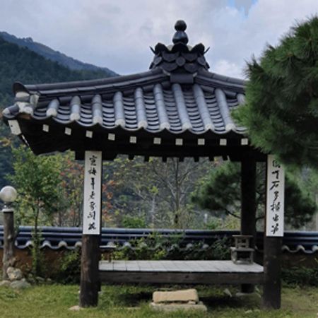 Gangneung Wangsangoal Hanok Pension Екстериор снимка