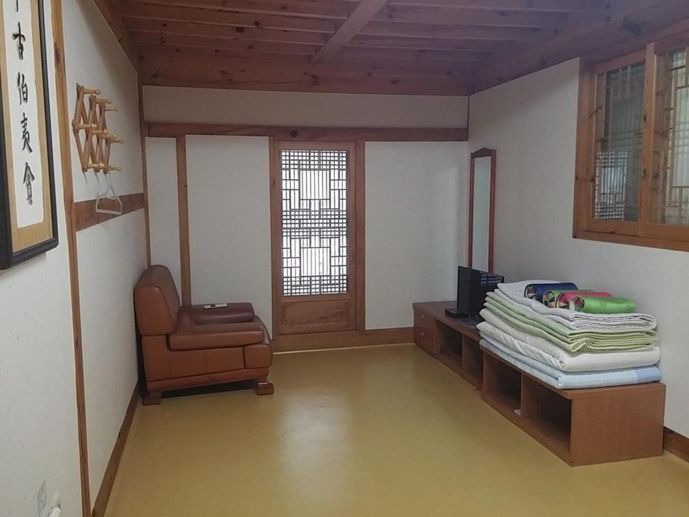 Gangneung Wangsangoal Hanok Pension Екстериор снимка