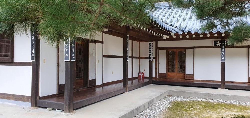 Gangneung Wangsangoal Hanok Pension Екстериор снимка